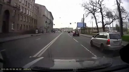 Pedestrian get hit at crossroad RUSSIA!сбитого перекрестке