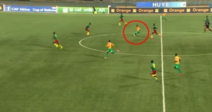 Orta Sahadan Kaleciyi Böyle Avladı!