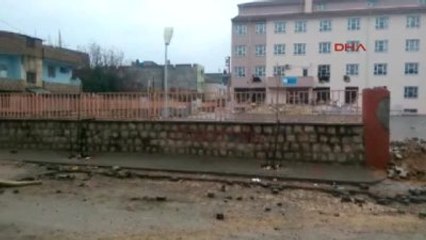 Nusaybin'de PKK'lılar Okulu Yıkmaya Çalıştı