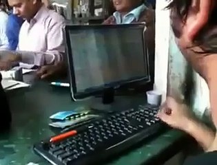 L'homme qui tape le plus vite du monde à l'ordinateur... Roi