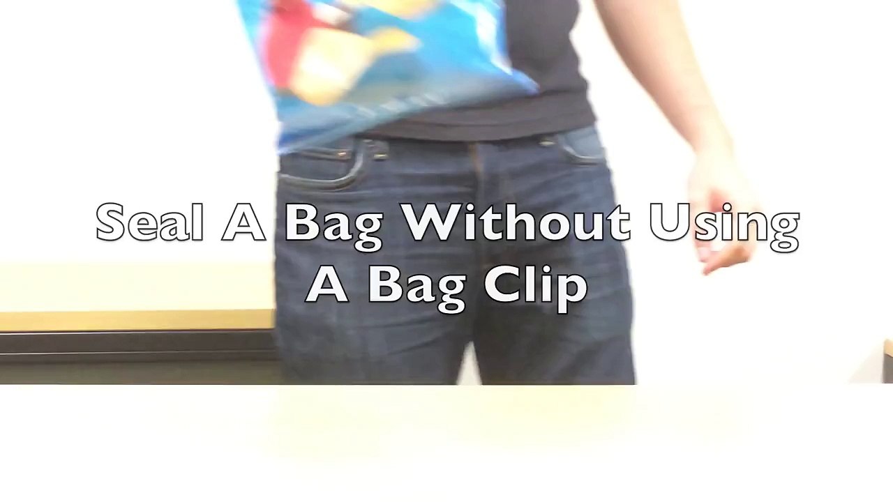 Here’s How To Seal A Bag Of Chips Without A Clip. I Never Knew It Was This Simple