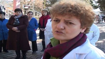 SHKURTOHEN INFERMIERE E SANITARE NE PESHKOPI E BURREL,PUNONJESIT NE PROTESTE LAJM mpg