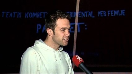 “PARKU MAMBI” NE TEATRIN EKSPERIMENTAL, NELSON MULLA SJELL TEKNIKEN E HOLOGRAMIT LAJM mpg