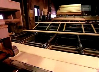 Как делают деревянные декоративные профили -