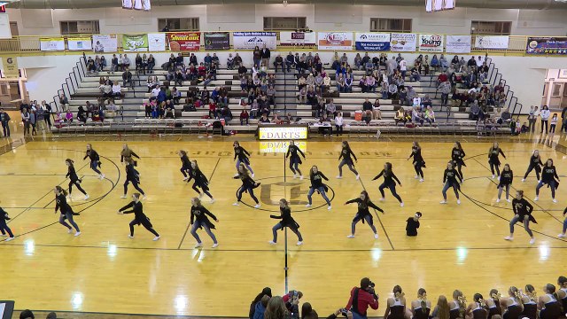 Un homme sans bras ni jambes danse à la mi-temps