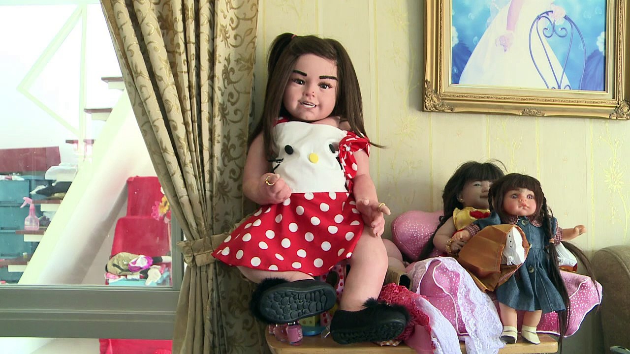 Puppen-Manie in Thailand treibt seltsame Blüten