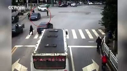 Policeman Dragged By Bikers CCTV Footage