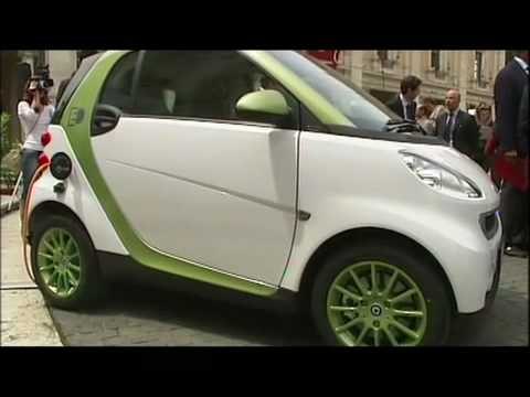 Ruote in Pista n.2102 Consegnata ad Alemanno la prima Smart Elettrica