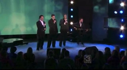 Iniziano a cantare Halleluja ma una sorpresa sta per arrivare sul palco