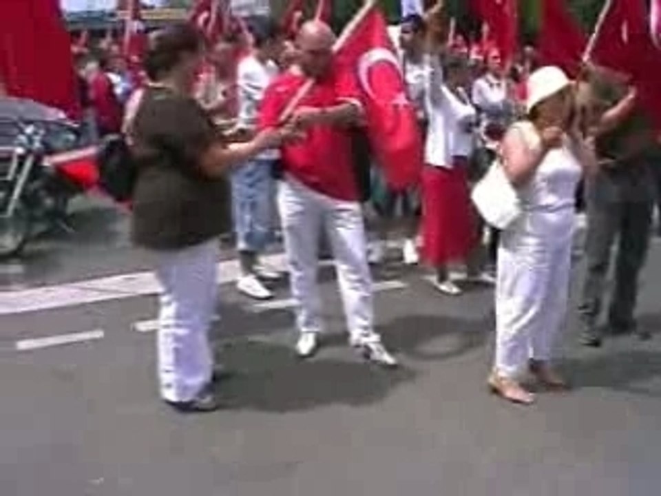 CUMHURIYET MITINGI BERLIN