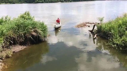 Он просто плыл на лодке. Я не поверила своим глазам, когда увидела, что произошл