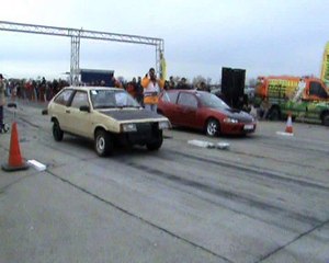 Lada Samara [StreetSamar] Vs. Honda Civic VTI Drag Race