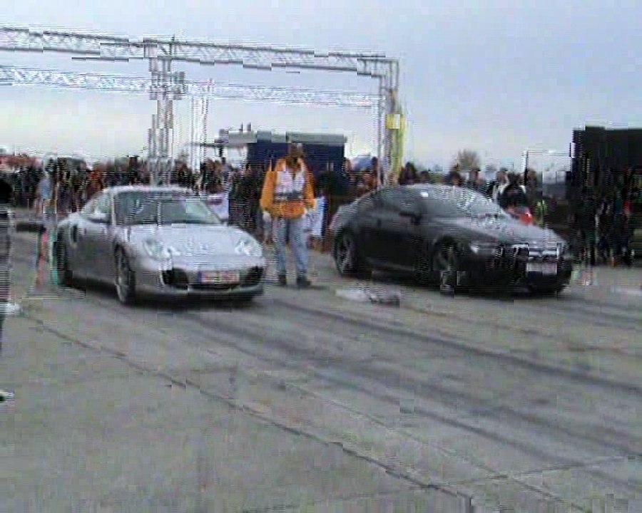 Porsche 996 Turbo Vs. BMW M6 Drag Race