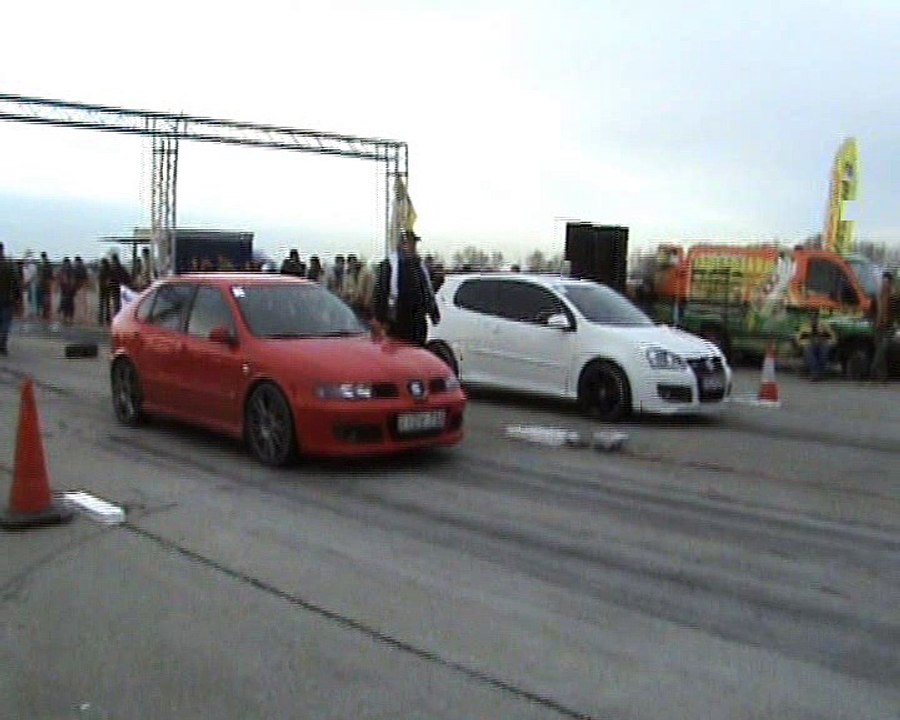 VW Golf V GTI Vs. Seat Leon Cupra Drag Race