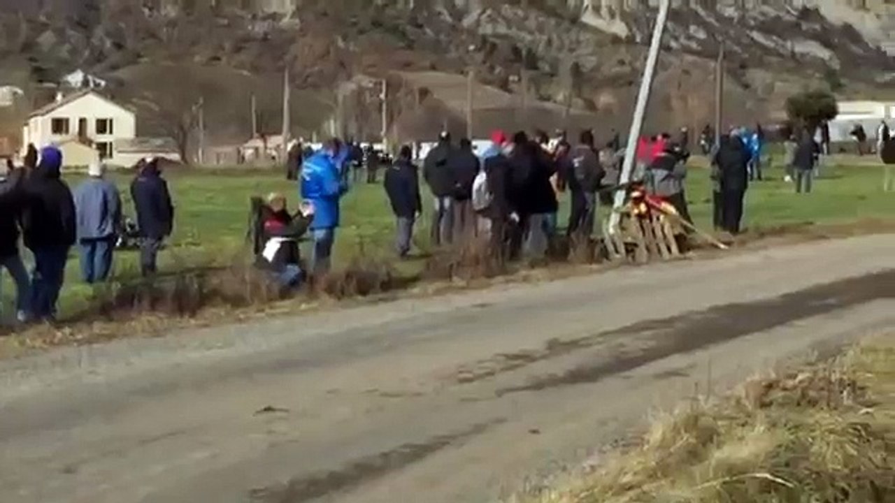 Un pilote de rallye renverse un spectateur et ne s'arrête pas
