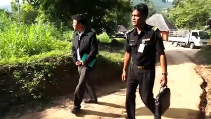 Elephant spears Brit with tusk