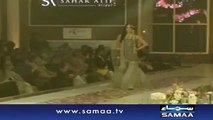 A Model Fell Down badly During Cat Walk Fashion in Lahore