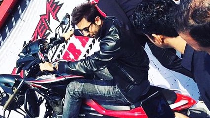 Ranbir Kapoor Launches Splendor iSmart 110 Bike @ Auto Expo 2016