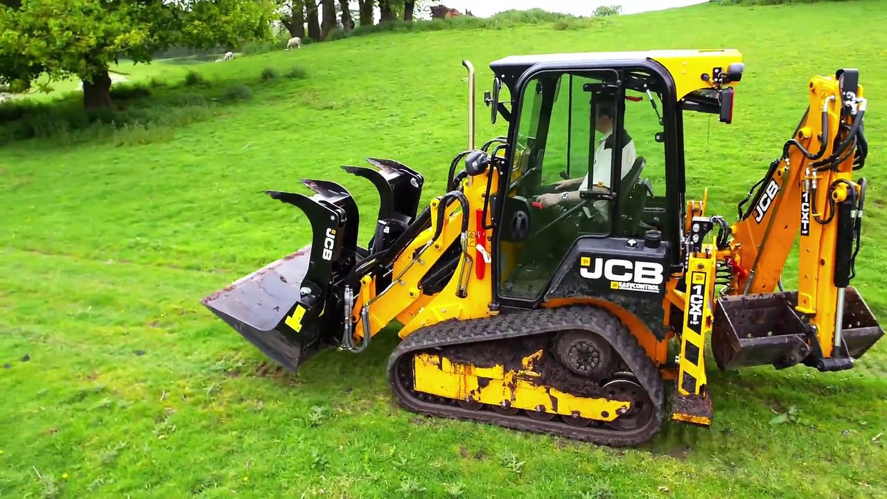 JCB 1CXT The World's smallest backhoe - Now with tracks!