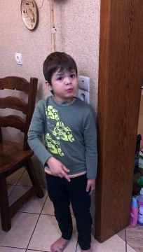 При малыше убили мышку. Его реакция удивительна!