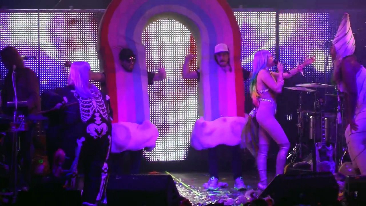 Miley Cyrus & Her Dead Petz - We Cant Stop (Philadelphia,Pa) 12.5.15