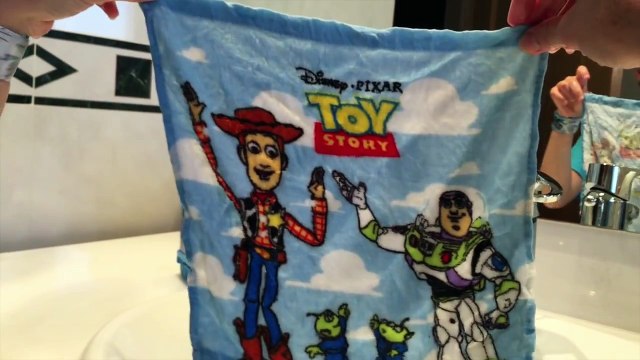 Disney Magic Towels Minnie Mouse Toy Story 3 Towels ディズニーマジックタオル Toallas Mágicas Disney Toy Videos