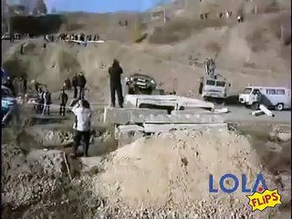 「港嘢show」4-wheeler going postal in off road race