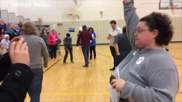 Coin-toss gives Hillary Clinton a county delegates win in Iowa