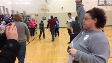 Coin-toss gives Hillary Clinton a county delegates win in Iowa