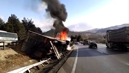 Buzlu yolda kayan TIR alev alev yandı