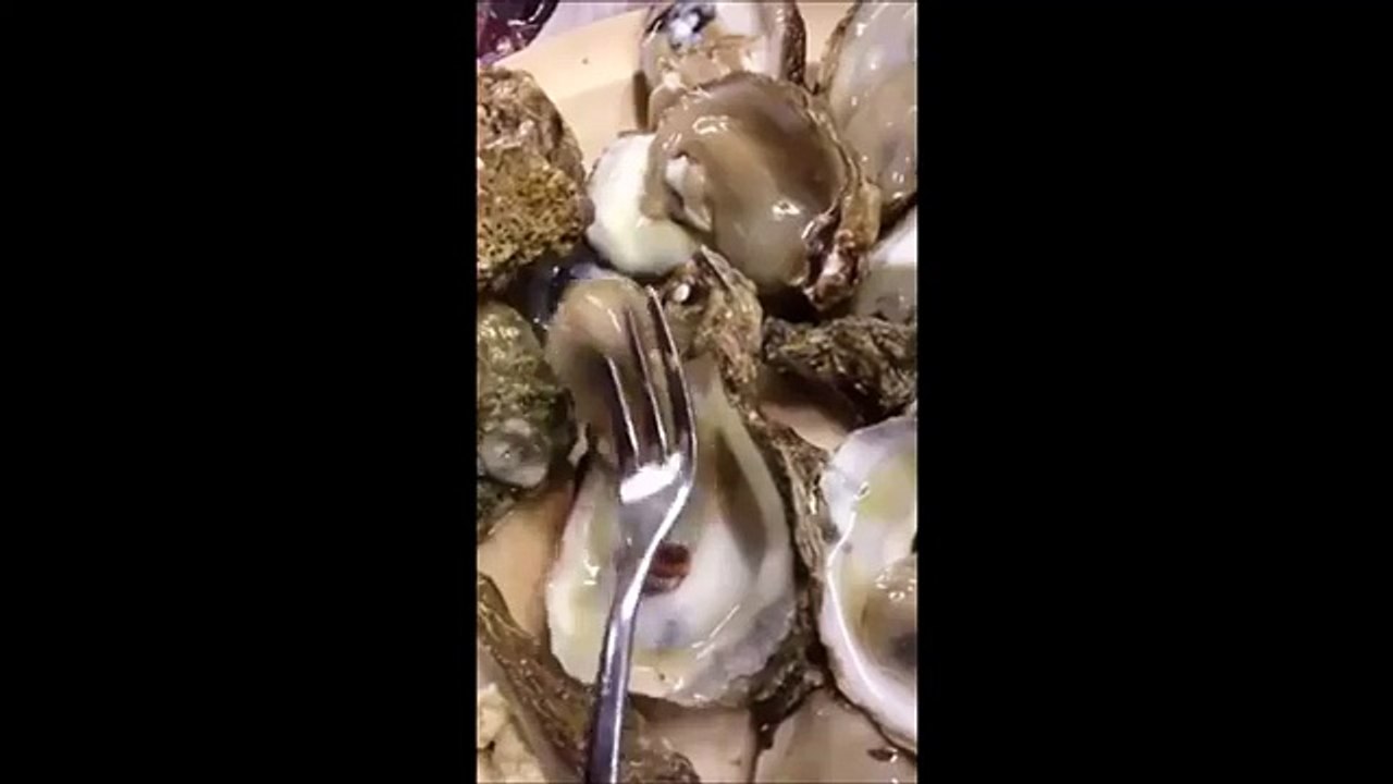 For oyster eaters!! HORRIBLE ! WORMS inside of oysters!