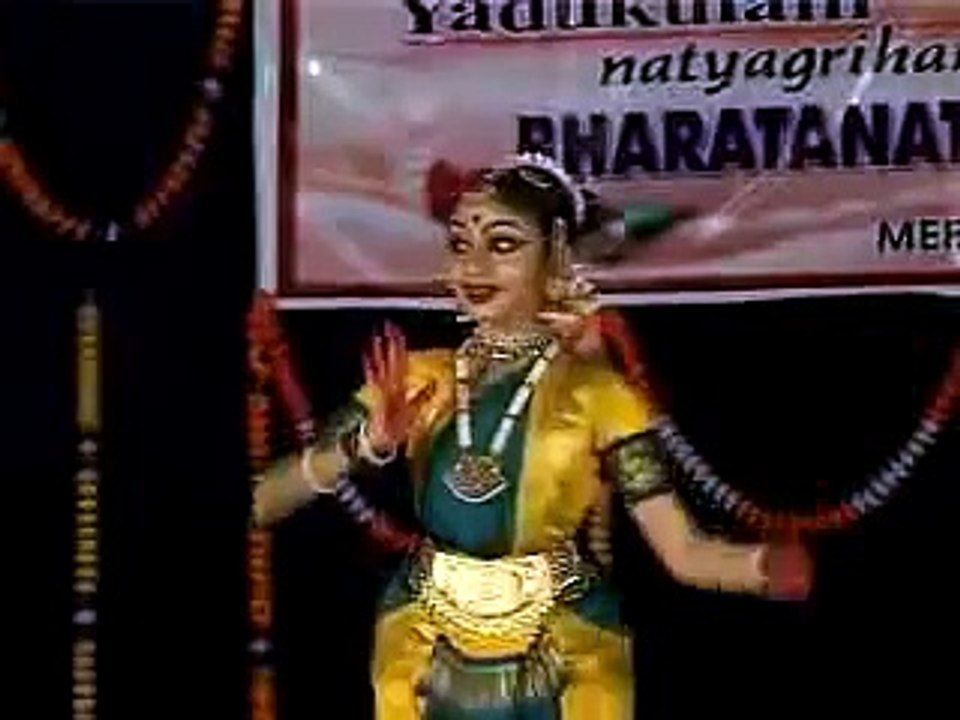 LA MEJOR BAILARINA INDU  - COREOGRAFIA DE UN BAILE  DE LA INDIA