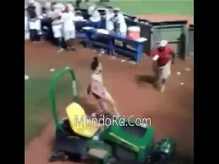 Momento en el cual apresan a carlos montequiu por intervenir el juego