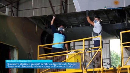 El ministro Martínez recorrió la Fábrica Argentina de Aviones