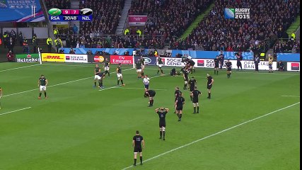 Dan Carter hits the post!