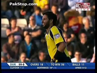 Shahid Afridi Double Wicket Over vs Durham