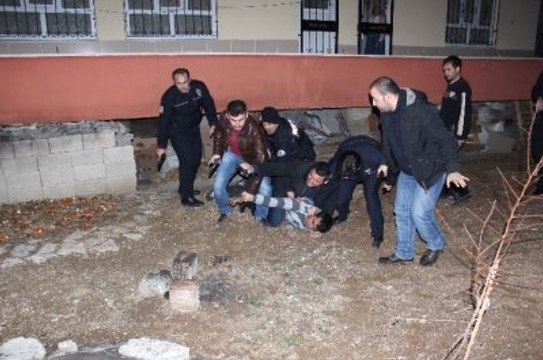 37 Suçtan Aranan Şahıs ile Polis Arasında Kovalamaca
