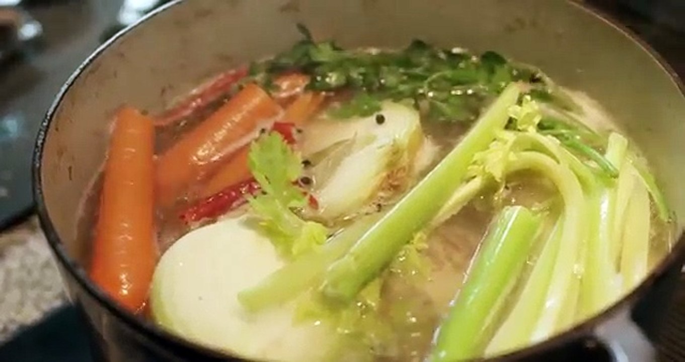 Boil Your Bones: a Bone Broth recipe by Leafy Greens