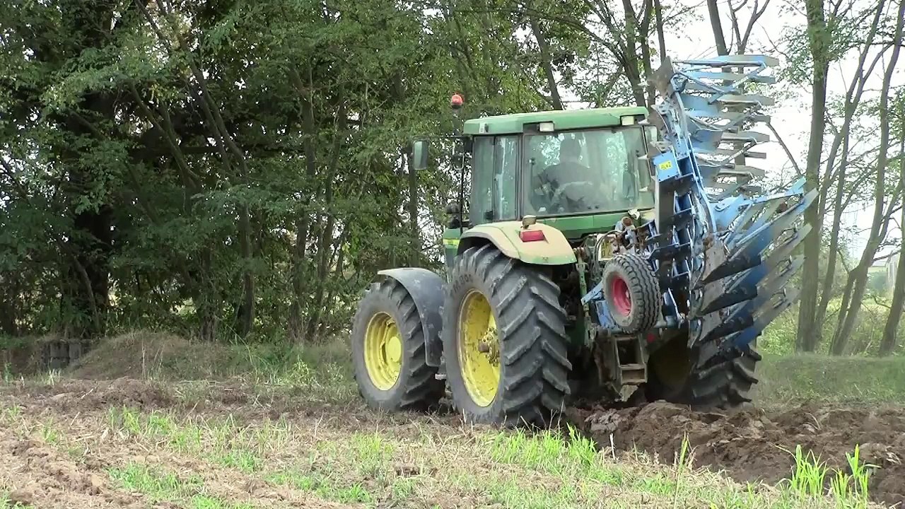 7710 + Europal 8 Plowing in Italy 2013