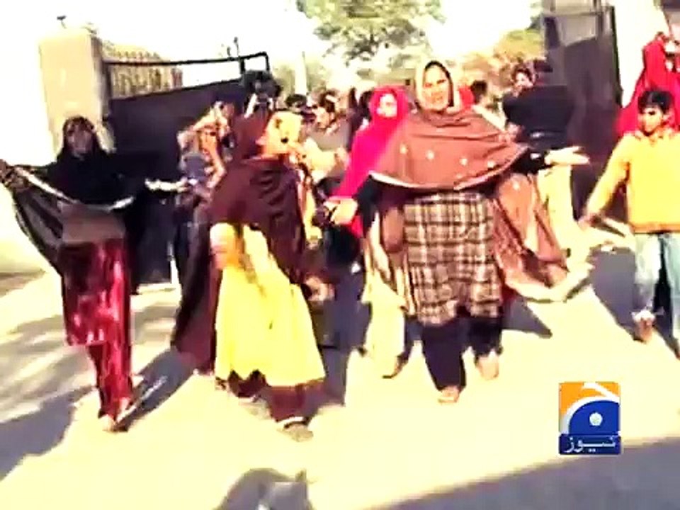 Geo News - Protest over killing of two youths in Faisalabad -
