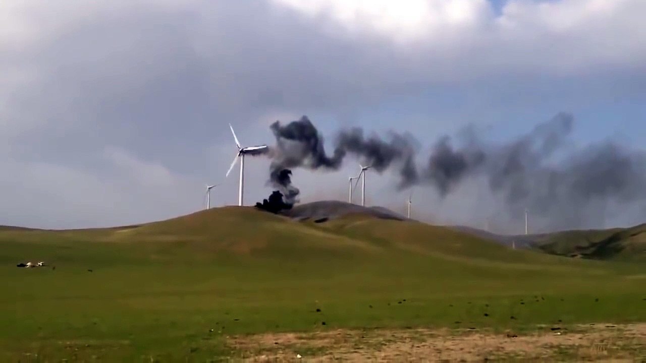 Une éolienne explose suite à un feu
