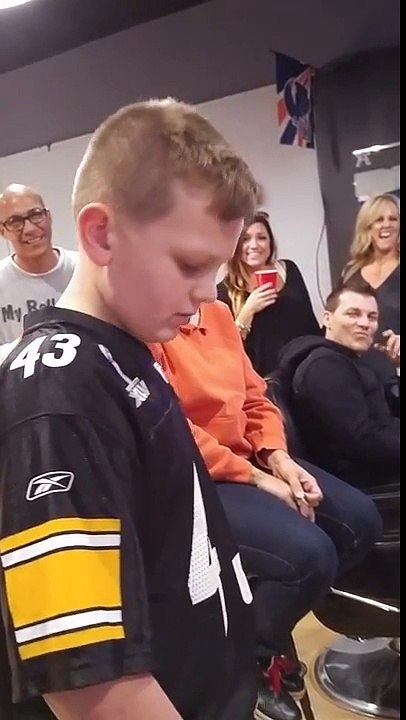 Un jeune garçon de 11 ans reprend "Hello" de Adele