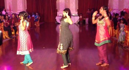 Pakistani Girls Dance In Marriage Hall | Munni Badnam Hui | HD