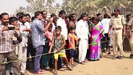 Worlds Biggest Dead Whale At Juhu Beach Mumbai (Comic FULL HD 720P)