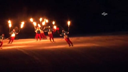 Erzurum yeni yıla kayaklı meşale gösterisiyle girdi