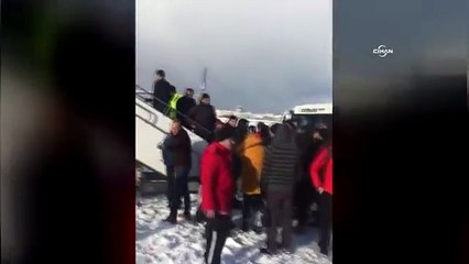 Uçağa yıldırım isabet etti