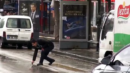 Ankara Üniversitesi'nde karşıt görüşlü öğrenciler arasında kavga