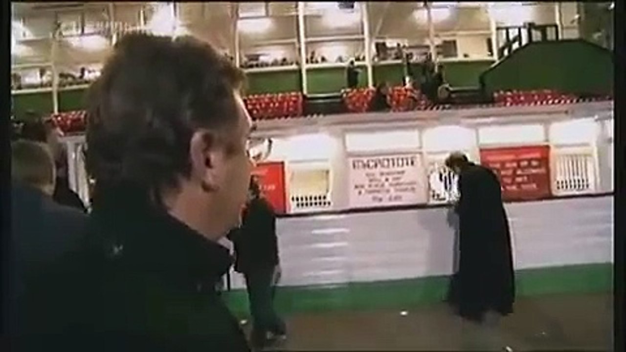 Derren Brown - The Easiest Way To Earn Money (Covert Hypnosis / Conversational Hypnosis)