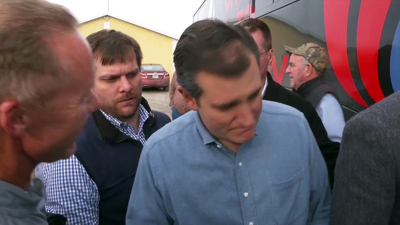 Ted Cruz kisses his daughter... it doesn't go well - BBC Newsnight