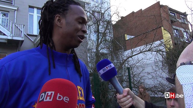 Les Harlem Globe Trotters en visite dans une école de Bruxelles